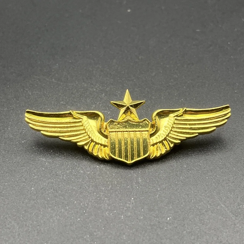 United States Air Force Senior Pilot Gold Tone Wings Lapel Hat Pin